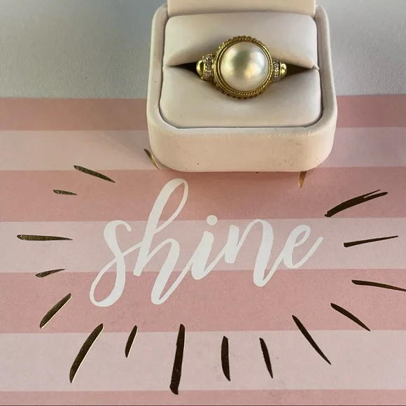 Authentic White Mabé Pearl 18kt gold w/ diamonds cocktail ring retail $3000 - Picture 4 of 11